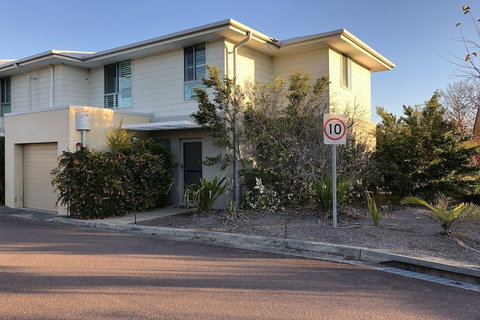 Pacific Blue 505-265 Sandy Point Road - Sydney Tourism 1