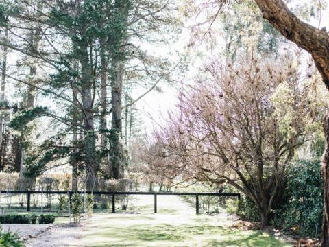 KIRRIEMUIR Burradoo Southern Highlands 4pm Check Out Sunday - Sydney Tourism 1