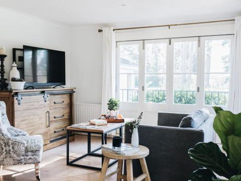 KIRRIEMUIR Burradoo Southern Highlands 4pm Check Out Sunday - Sydney Tourism 2