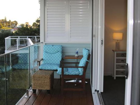 WHALE WATCH FOR FOUR Gerringong 4pm Check Out Sundays - Sydney Tourism 2