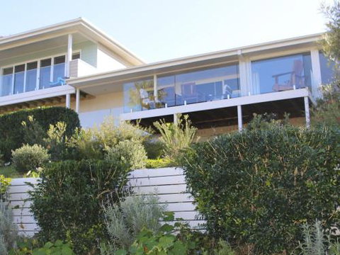 WHALE WATCH FOR FOUR Gerringong 4pm Check Out Sundays - Sydney Tourism 5