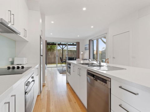 NORMANBY Coastal FREE WIFI & NETFLIX - Sydney Tourism 4