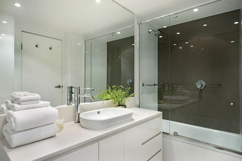 H Residences 2 Bedroom Ocean View In Surfers Paradise - Sydney Tourism 4