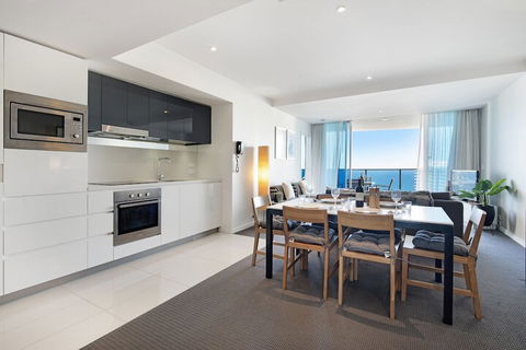 H Residences 2 Bedroom Ocean View In Surfers Paradise - Sydney Tourism 3