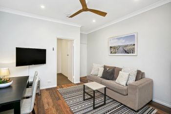 Two Bedroom Beachside Apartment CLOV4 - Sydney Tourism 0