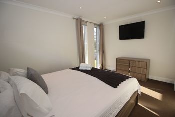 Swan View Family Home - Sydney Tourism 3