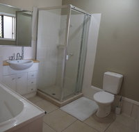 Queen Room With Airport Transfers Or Car Rental - Sydney Tourism
