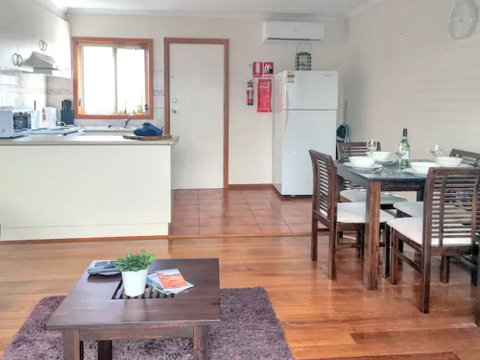 Home Near Shops & Beach - Sydney Tourism 5