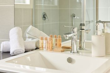 Sleek & Spacious Flat - Sydney Tourism 2