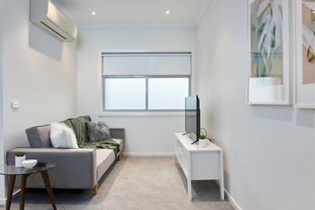 Open & Flowy 1 Bedroom Apartment In Chadstone - Sydney Tourism 0