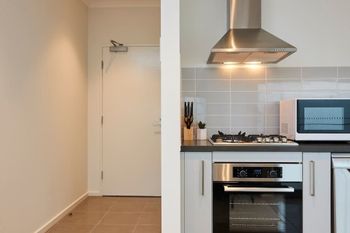Open & Flowy 1 Bedroom Apartment In Chadstone - Sydney Tourism 1