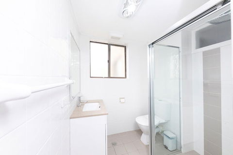 Hibiscus Court Unit 4 - Sydney Tourism 2