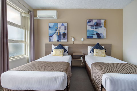 The Metropolitan Spring Hill - Sydney Tourism 6