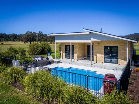 Mandalay Villas - Villa 2 - Sydney Tourism 3