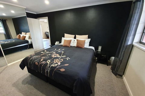 Under The Vines - Sydney Tourism 2