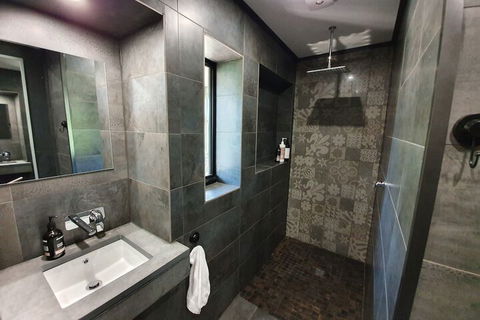 Under The Vines - Sydney Tourism 4