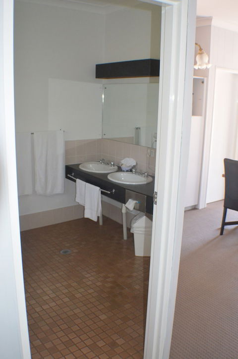 Deer Park Motor Inn - Sydney Tourism 5