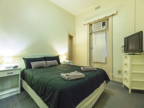 Grand Tasman Hotel - Sydney Tourism 6