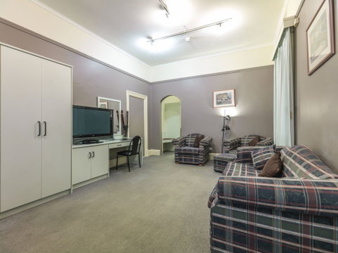 Grand Tasman Hotel - Sydney Tourism 5