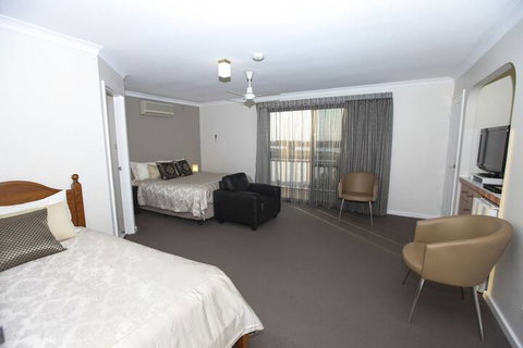 Martin Fields Beach Retreat - Sydney Tourism 6