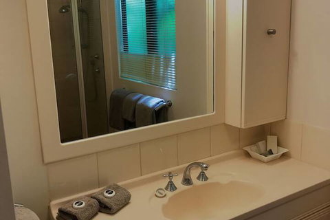 Cocos Beach Bungalows - Sydney Tourism 7