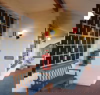 McNevin's Warwick Motel