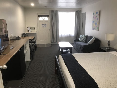 Cook's Endeavour Motor Inn - Sydney Tourism 4