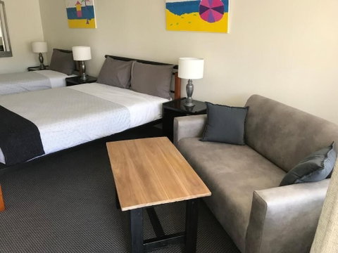 Cook's Endeavour Motor Inn - Sydney Tourism 3
