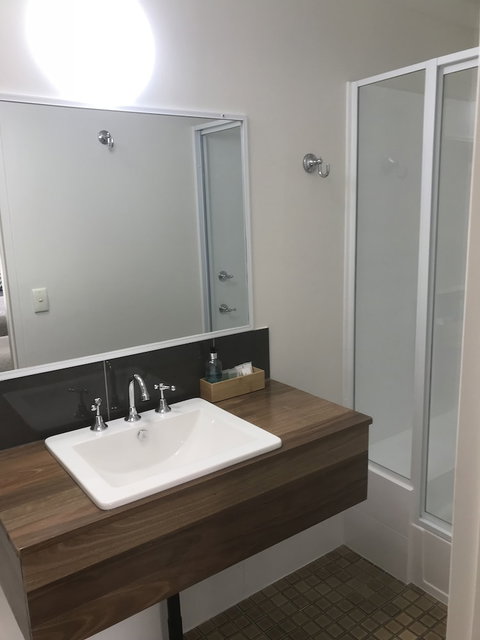 Cook's Endeavour Motor Inn - Sydney Tourism 5