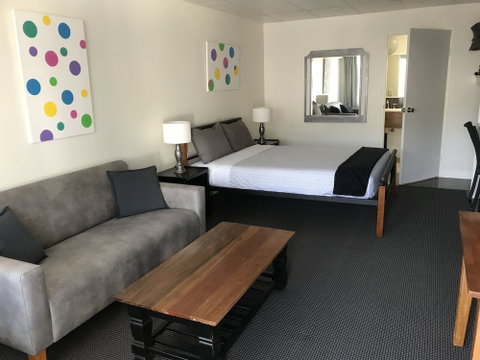 Cook's Endeavour Motor Inn - Sydney Tourism 2