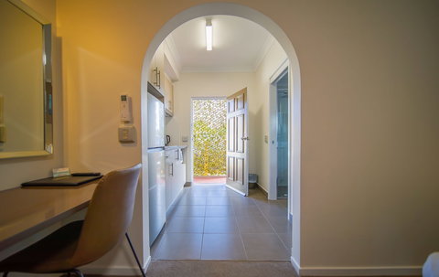 Hamiltonâ€™s Queanbeyan Motel - Sydney Tourism 1