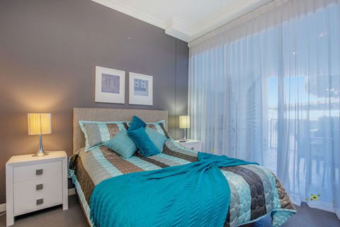 Silvershore Apartments On The Broadwater - Sydney Tourism 3