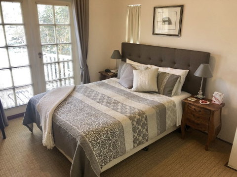 Dunmoylen House - Sydney Tourism 6