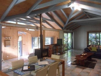 Treetops Accommodation Montville - Sydney Tourism 0