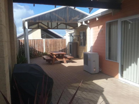 Seaside Villas - Sydney Tourism 5