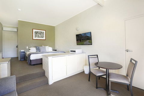 Briars Country Lodge - Sydney Tourism 7