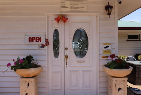 Hilltop On Tamborine - Sydney Tourism 0