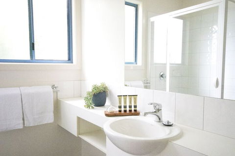 Captains Cove Resort - Sydney Tourism 6