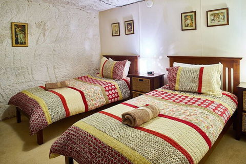 Underground Bed And Breakfast - Sydney Tourism 6