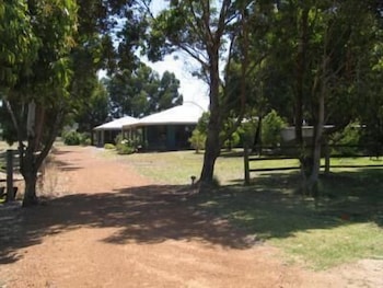 Cosy Corner Chalets - Sydney Tourism 4