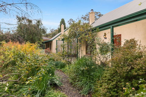 Country Pleasures B&B - Sydney Tourism 5