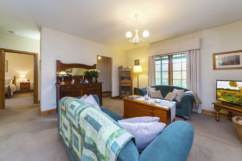 Country Pleasures B&B - Sydney Tourism 2