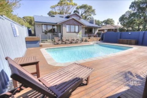 Waikiki Beach Bed & Breakfast - Sydney Tourism 3