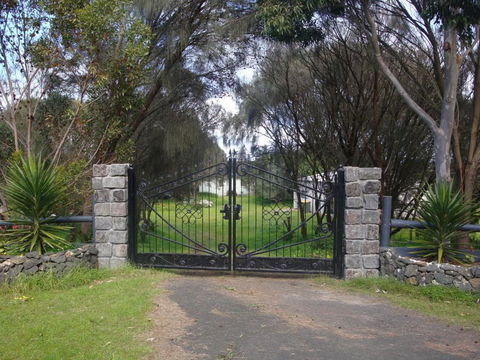 Absolute Waterfront Cottage - Sydney Tourism 5