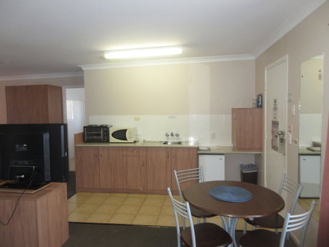 Riviera On Ruthven Motel - Sydney Tourism 5
