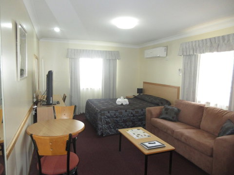 Riviera On Ruthven Motel - Sydney Tourism 3