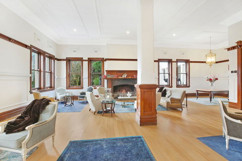 The Robertson Hotel - Sydney Tourism 1