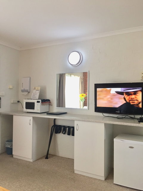 Colonial Motor Inn Pambula - Sydney Tourism 3