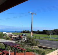 Bott's Beach Retreat - Sydney Tourism