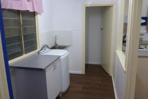 Holiday House Clermont - Sydney Tourism 3